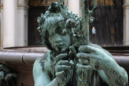 hamburg-fountain-detail